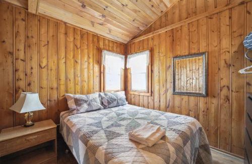 Greenbush Apartment | Sunnyside 2BR 1BA Relaxing Lakefront Retreat