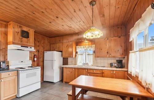 Greenbush Apartment | Sunnyside Combined 12BR 5BA Lakefront Retreat