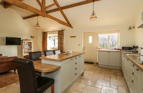 Blackborough End Cottage | SUNNYSIDE COTTAGE, family friendly, with a garden in King's Lynn