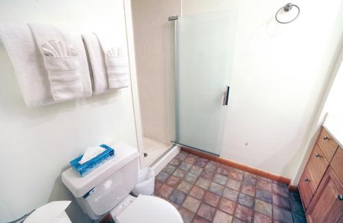 Estes Park Apartment | Sunnyside Knoll- 10 studio