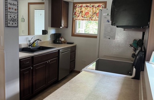Conneaut Lakeshore House | Sunnyside Lake Home at Conneaut Lake
