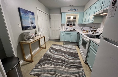 Murrells Inlet House | Sunnyside Villa-FREE beach pass! 2 King Bedrooms, Garage, Near Marshwalk!