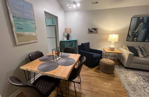 Murrells Inlet House | Sunnyside Villa-FREE beach pass! 2 King Bedrooms, Garage, Near Marshwalk!