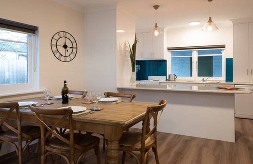 Penguin House | Sunrise at Penguin - beach retreat