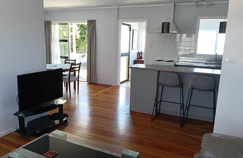 Haumoana Cottage | Sunrise cottage