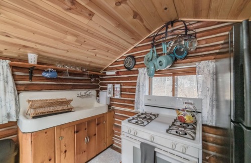 Higgins Lake Cabin | Sunrise Cove is a cozy cabin located within sight of Higgins lake & state land