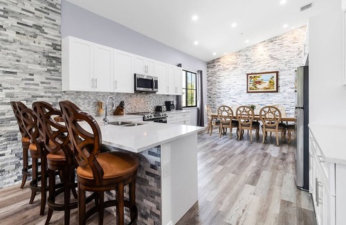 Bonita Springs House | Sunrise Haven: Your Retreat in Bonita Springs 6 bedrooms/5 bath, close to Gulf