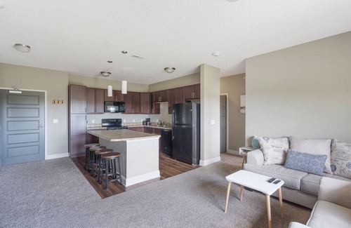 West Des Moines Apartment | Sunrise Serenity w/Balcony and Garage