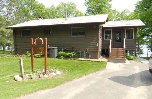 Palisade House | Sunrise Shores- Lots of space! 2+ bedroom 1.5 bath. Pet Friendly!