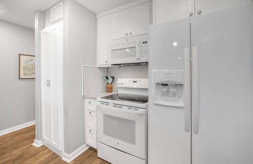 Port Aransas Condo | Sunrise Villas 208- Pool & Boardwalk to the beach