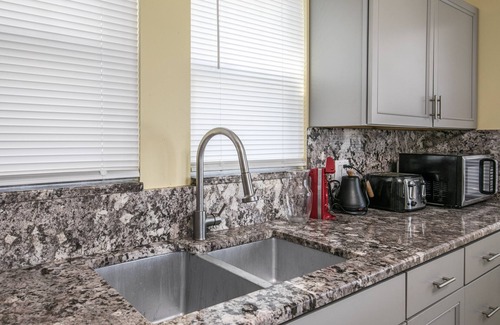 Holly Hill House | Sunrises at home near beach an hour from Orlando