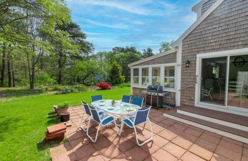 Eastham House | Sunroom Mins to Beaches Views of Marsh
