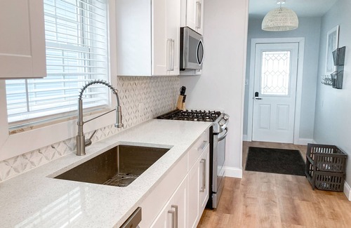 Anchorville House | Sunset Bay: Embrace Fall Colors at Sunset Bay – A Lakeside Fall Retreat