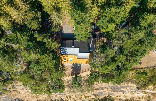 Galiano Cabin | Sunset Cabin w/ hot tub in Galiano