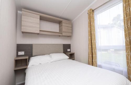 Looe House | Sunset Caravan