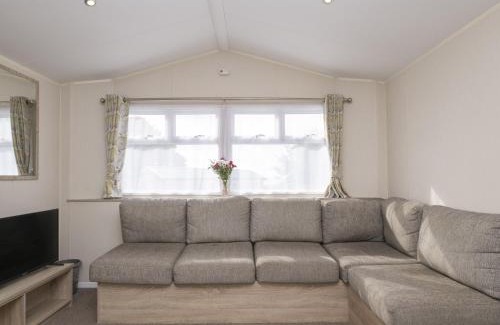 Looe House | Sunset Caravan