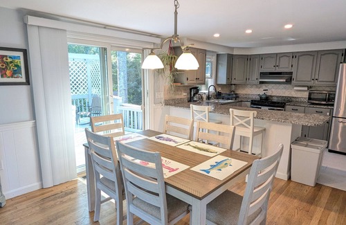 Mashpee House | Sunset Circle: A Family-Friendly Cape Cod Escape on John’s Pond