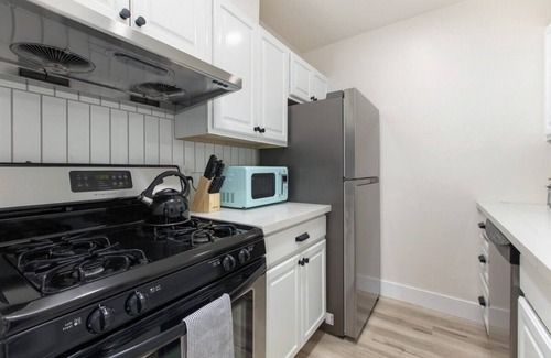 Ocean Beach Apartment | Sunset Cliffs Ocean Beach Designed w/Parking!