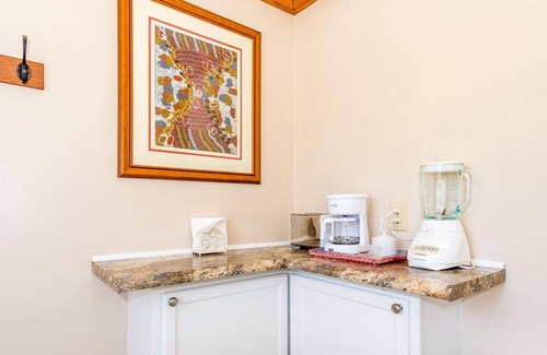Brevard Cottage | Sunset Cottage Blocks from Downtown
