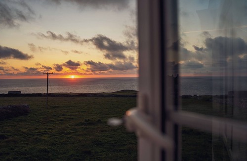 Lower Boscaswell Cottage | Sunset Cottage. Sea views, dog friendly, parking