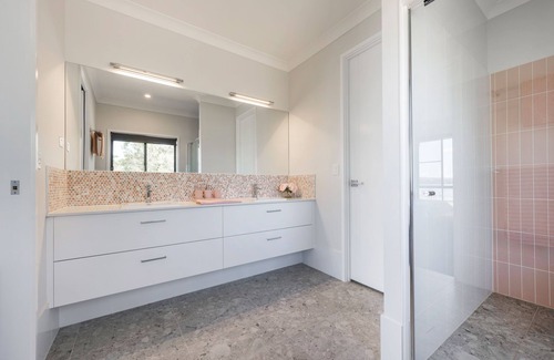 Palmers Island Apartment | Sunset Dreams, Nestled on the picturesque Clarence River