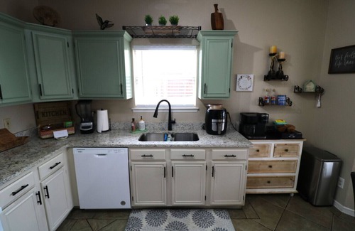 El Paso House | Sunset Escape – Parkside Retreat