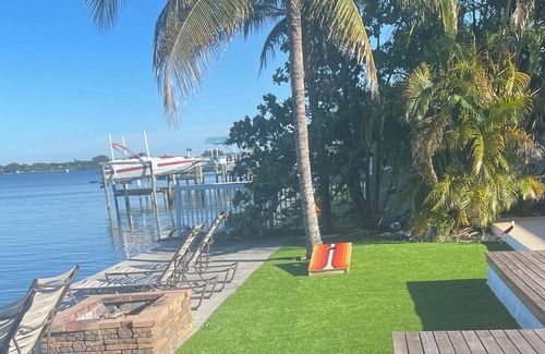 Bay Colony House | SUNSET HAVEN-AMAZING VIEWS-WATERFRONT POOL WITH PRIVACY-FISHING-PUTTING GREEN