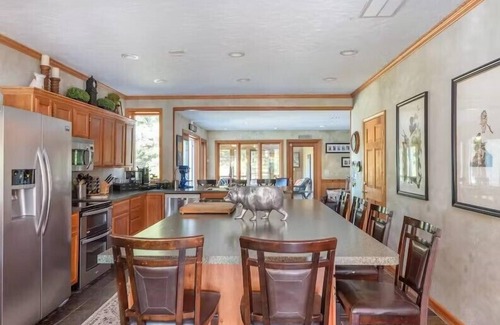 Laconia House | Sunset Haven on Lake Winnisquam