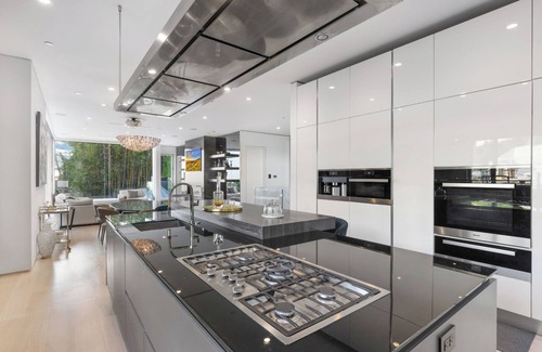 Hollywood Hills West Villa | Sunset Heights - Elegant Modern Villa with Beautiful Views in the Hills