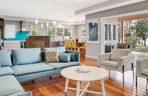 Lake Macquarie City Council House | Sunset Lakehouse - Exclusive Waterfront experience in Lake Macquarie incl Kayaks