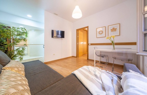 La Goleta Apartment | Sunset Malaga Apartments - Mitjana 3.2