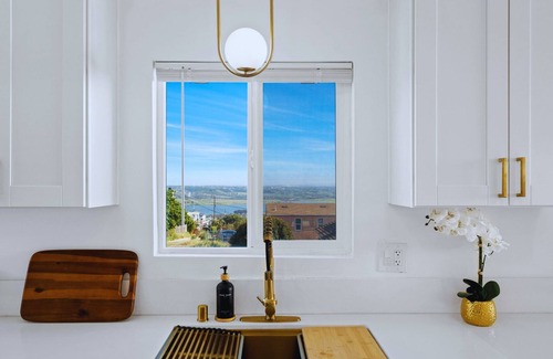 La Presa House | Sunset Oasis Pool Home + Stunning San Diego Views + Pool Table + Ping Pong Table