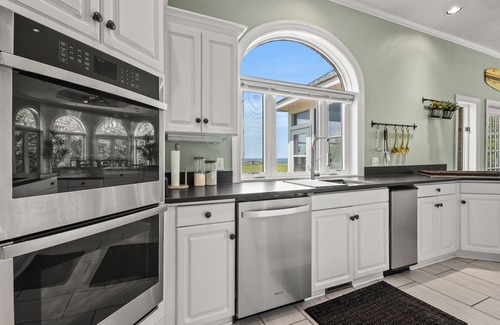 Cape Charles House | Sunset on the Rocks - Luxurious beachfront comfort!