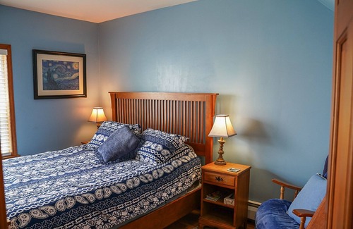 Town of Ledyard Cottage | Sunset Paradise, lakefront on Cayuga Lake w/ Hot Tub, Screened Porch & Boat Lift