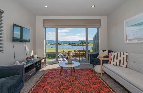 Matarangi House | Sunset Retreat - Matarangi Holiday Home