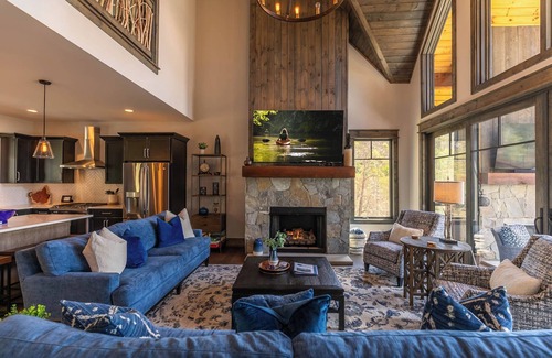 Elk Park Cabin | Sunset Ridge at Eagles Nest - near Winery, views, hot tub, dog friendly