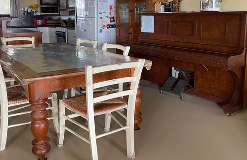 Lake Wangary House | Sunset Ridge has direct access to a private beach and small jetty.