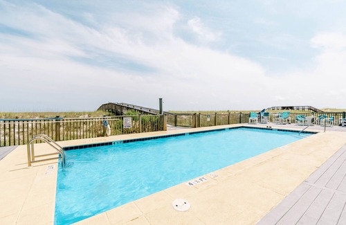 Navarre Beach Condo | Sunset Serenade-Gulf Front Unit with Community Pool