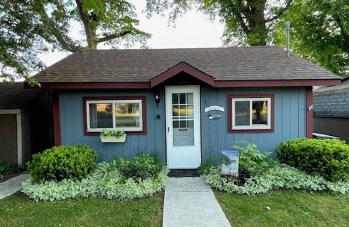 Clare Cottage | Sunset Shores #3-Up North: Your Fall Getaway Awaits at Sunset Shores