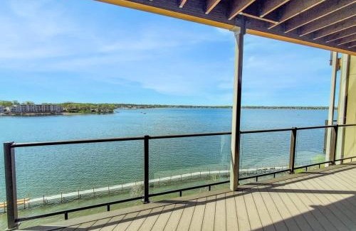 Arnolds Park Apartment | Sunset Shores 4BR Lake Escape Family Friendly