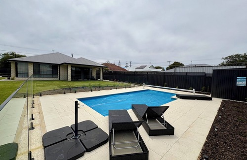 Busselton House | Sunset Shores | 4BR Pool Retreat in Busselton