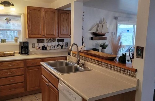 Burdett Cottage | Sunset Shores for a Reason