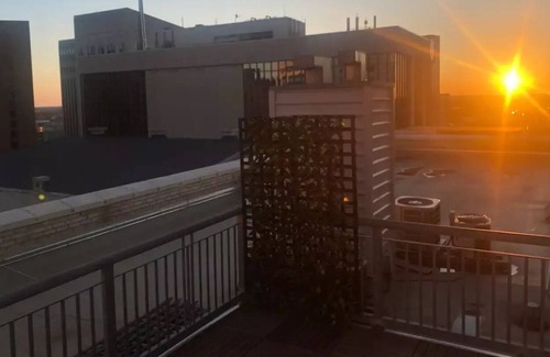 Wholesale District Apartment | Sunset Spectacular Penthouse in Downtown INDY