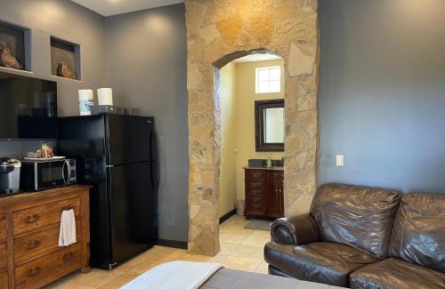 Pinnacle Peak House | Sunset Suite - Cave Creek Guest Suites