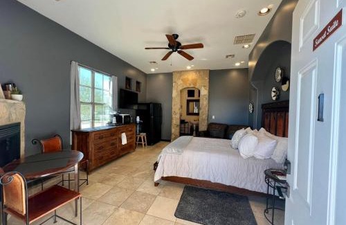 Pinnacle Peak House | Sunset Suite - Cave Creek Guest Suites