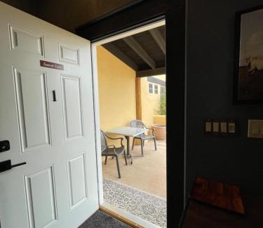 Pinnacle Peak House | Sunset Suite - Cave Creek Guest Suites