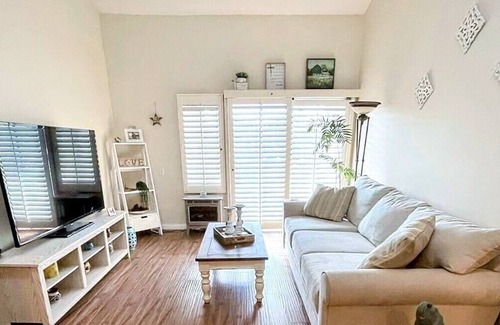 Serra Mesa Condo | Sunset View Condo *Two Free Parking *Central Location