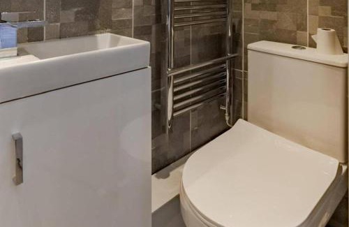 Wednesbury House | Sunset View-Luxury 2-Bed House Near Birmingham