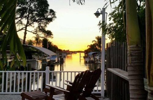 Grove City Cottage | Sunset view on Lemon Bay - Duplex property - Seahorse Cottage