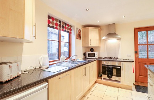 Matlock Cottage | SUNSET VIEW, pet friendly, character holiday cottage in Wirksworth